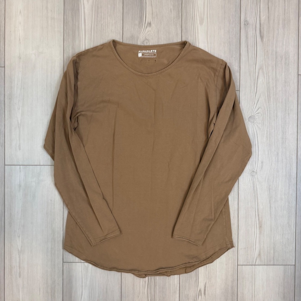 Alphalete Mens Lifestyle Fit Long Sleeve Shirt Tan Brown Curved Hem XL